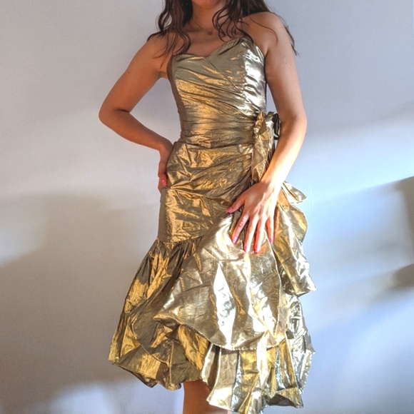 1970’s Hollywood Glam Dress w Ruching & Side Bow - Picture 4 of 6